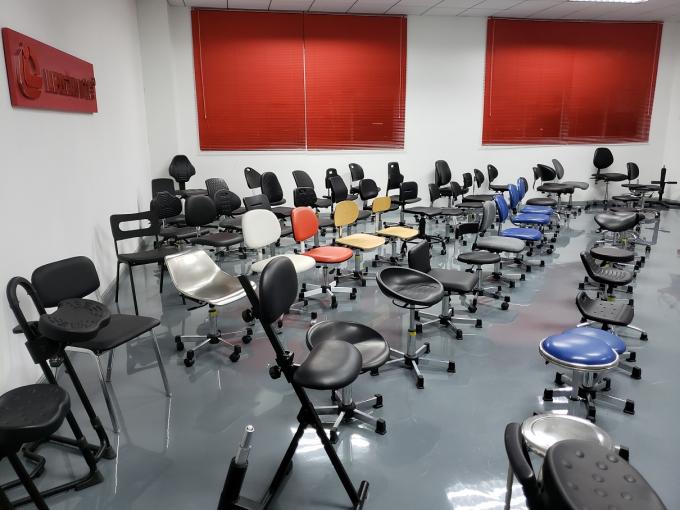 360 Degree Swivel / Rotating Ergonomic ESD Chairs 350lb For High Lab Workbench